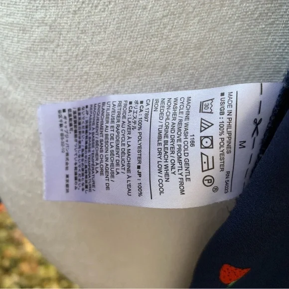 Banana Republic Blue Sleeveless Blouse with Notched Collar - Picture 4 of 5